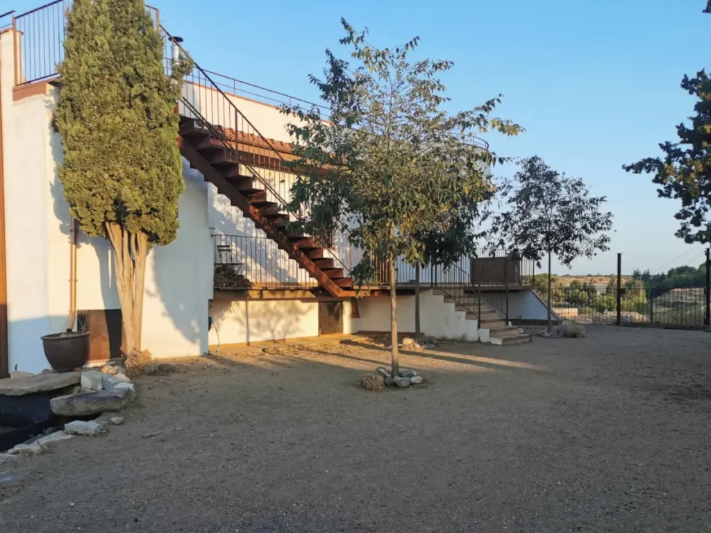 El pati del Castell de Menàrguens